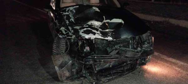 Tokat'ta kafa kafaya çarpışan araçlar hurdaya döndü: 5 yaralı