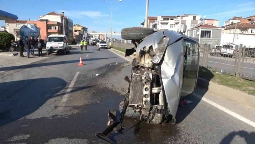 Samsun'da otomobil aydınlatma direğine çarptı: 1 yaralı