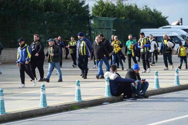 Fenerbahçeli taraftarlar Süper Kupa finali için stada geldi