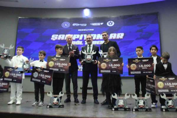 Motosikletin şampiyonları kupalarına İzmir'de kavuştu