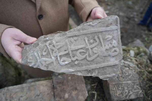 Samsun'da mezarlığın altından tarih çıkıyor: Samsun yazılı mezar kitabesi, yeni tarihi mezarlar