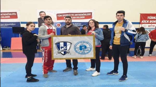 Bilecikli kick boksçular Türkiye ikincisi ve üçüncüsü oldular 