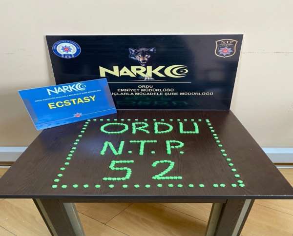 Otogarda uyuşturucu satan 2 kişi tutuklandı 