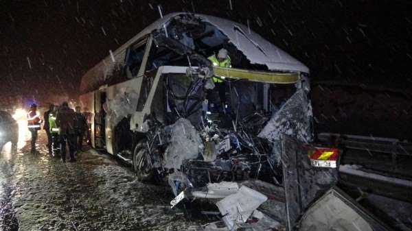 Samsun'da yolcu otobüsü kamyonla çarpıştı: 1 ölü, 1 yaralı