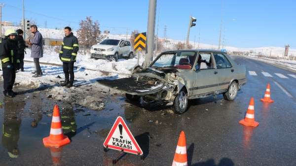 Sivas'ta trafik kazası: 5 yaralı 