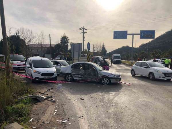 Marmaris'te zincirleme trafik kazası: 1 ölü, 2 yaralı