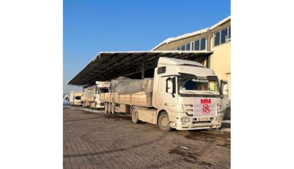 Sivasspor deprem bölgesine 2 tır yardım malzemesi gönderdi