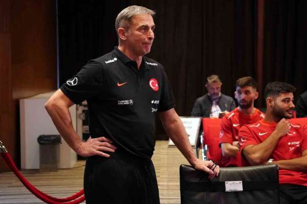 Stefan Kuntz, depremzedeler için kasiyerlik yapacak