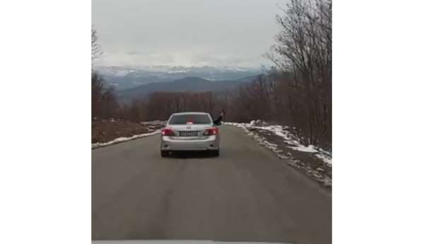 Otomobilden havaya ateş açan silahlı maganda yakalandı