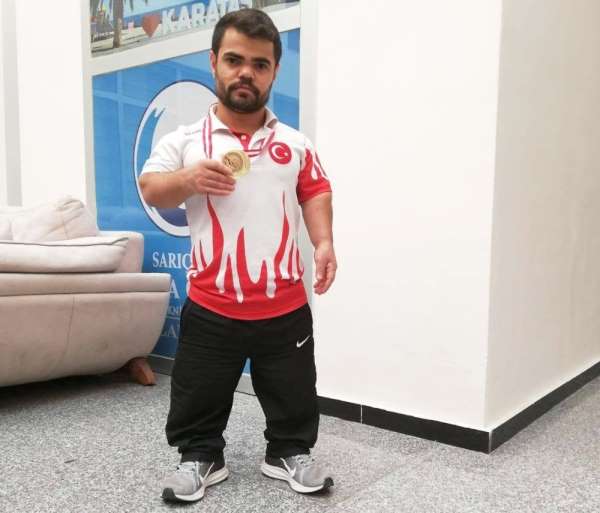 Sivaslı halterci Kayapınar, Türkiye şampiyonu oldu 
