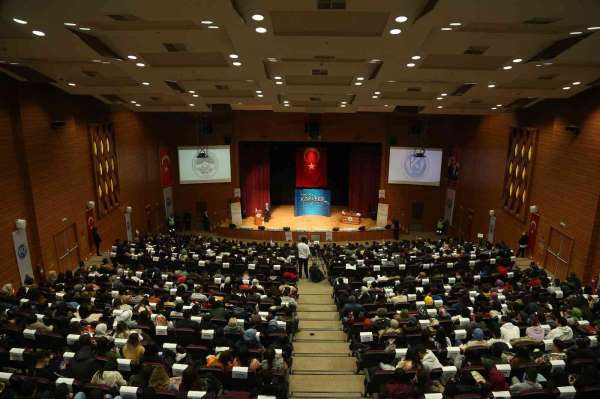 Başkan Büyükkılıç: 'Üniversite öğrencilerimiz Kariyer Merkezi ile mutlaka tanışsın'