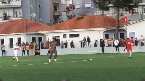 Arda Turan depremzede çocuklar için Marmaris'te sahaya çıktı