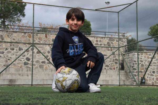 Depremzede minik futbolcu tekrar Altınordu'da oynamak istiyor