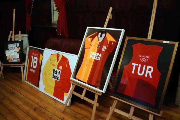 Galatasaray'ın düzenlediği müzayedede 17 milyon 780 bin TL toplandı