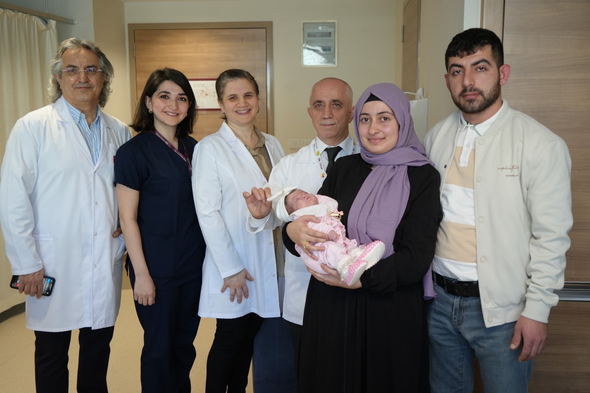 400 gram doğan Aylin bebek hayata tutundu