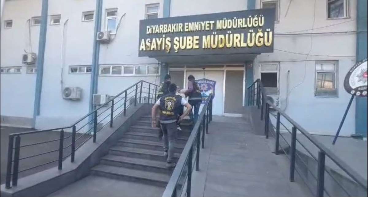Diyarbakır'da bir kadını öldüğü, bir kişinin yaralandığı silahlı saldırının zanlısı tutuklandı