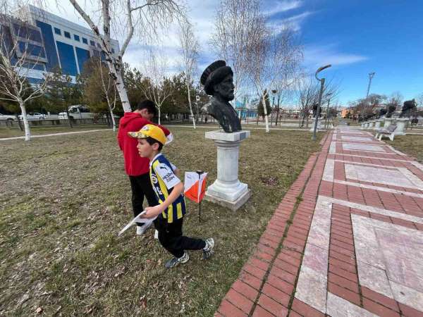 Kütahya Kent Park'ta genç oryantiringciler hedef peşinde koştu