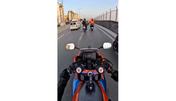 Pendik'te motosiklet sürücüleri şakalaşırken kaza yaptı: 1 yaralı