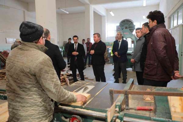 Refahiye'de arı kovanı çıtası üretim atölyesi açıldı