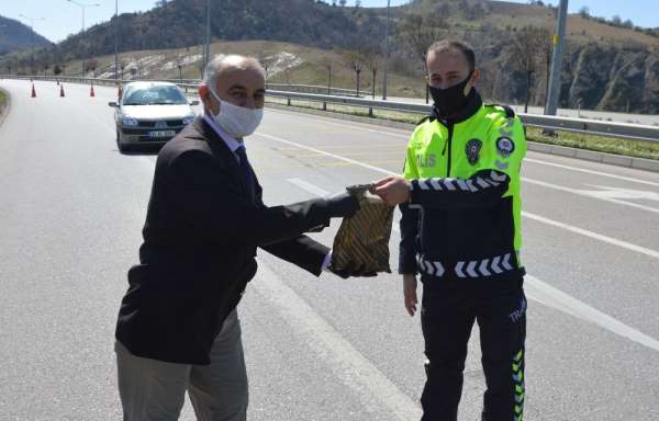 Başkan Özdemir'den polislere hediye