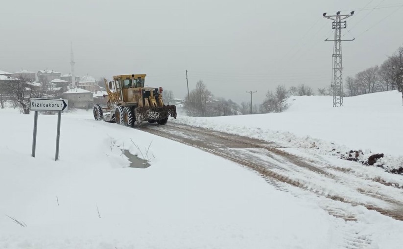 Baharın ortasında 40 santim kar yağdı! Samsun'da yollar ulaşıma kapandı