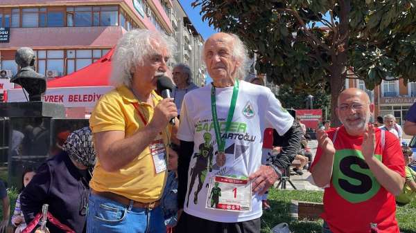 94'lük milli atlet, adına düzenlenen yarı maratonda koştu - Zonguldak haber