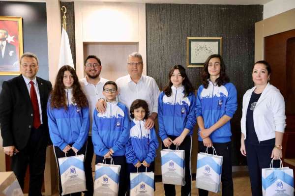 Başkan Çerçi Türkiye şampiyonlarını ödüllendirdi - Manisa haber