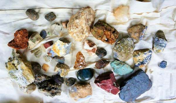Doğadan topladığı değerli taşlar geçim kaynağı oldu - Denizli haber