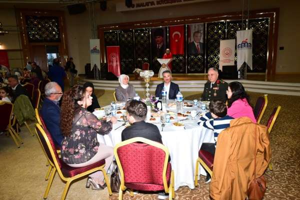 Gazi ve şehit aileleri iftar yemeğinde bir araya geldi - Malatya haber