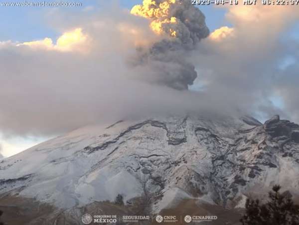 Popocatepetl Yanardağı'nda 24 saatte 12 patlama