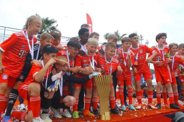 U12 İzmir Cup'ta şampiyon FC Bayern Münih