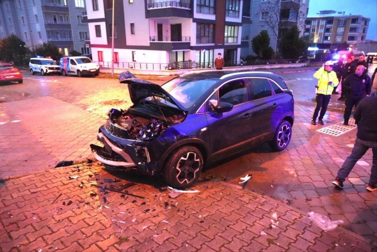 Samsun'da SUV araç ile otomobil çarpıştı: 6 yaralı