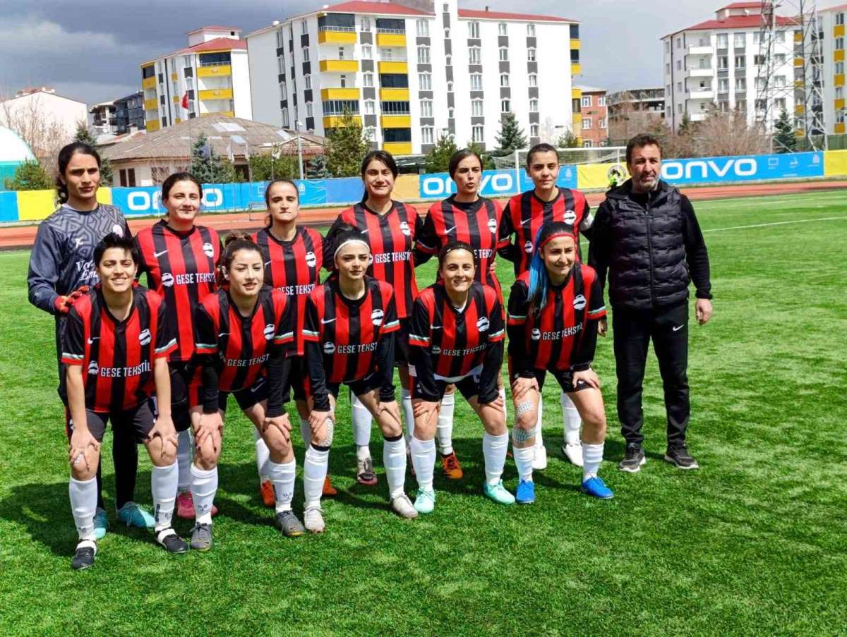 Ağrılı iş insanı Cemal Kaya'dan kadın futboluna anlamlı destek