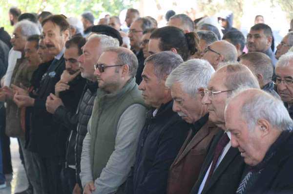 Ersun Yanal'ın annesi son yolculuğuna uğurlandı