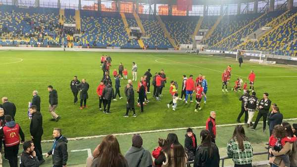 Gençlerbirliği oyuncusu Fıratcan Üzüm'den saygısız davranış