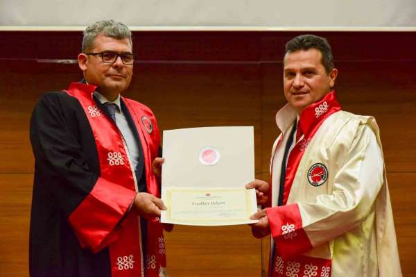 Kastamonu Üniversitesi'nde başarılı olan akademisyenlerle öğrenciler ödüllendirildi
