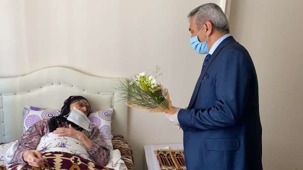 100 yaşını geçmiş anneler ziyaret edildi