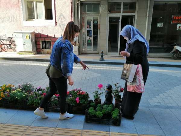 Anneler Günü çiçekçilere umut oldu