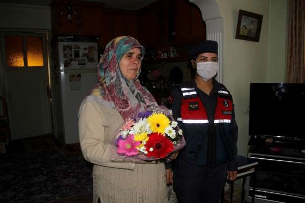 Jandarmadan şehit annesine Anneler Günü ziyareti 
