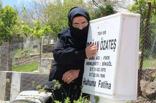 Şehit oğlunun kabrine giden anne: 'O gelemedi, ben geldim'