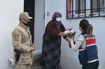 Ardahan'da Jandarma Şehit Annelerini unutmadı