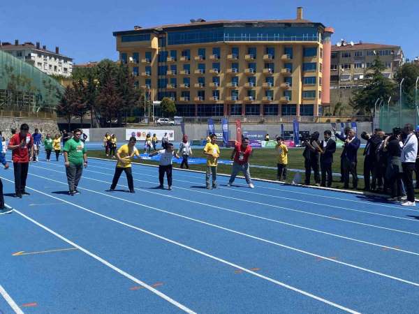 2 bin 100 sporcu, Üsküdar'da 15. Uluslararası Özel Sporcular Atletizm Şenliğinde ter döktü