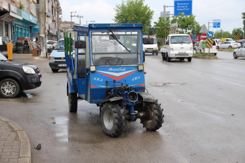 Samsun'da hafif ticari araç patpata çarptı: 1 yaralı