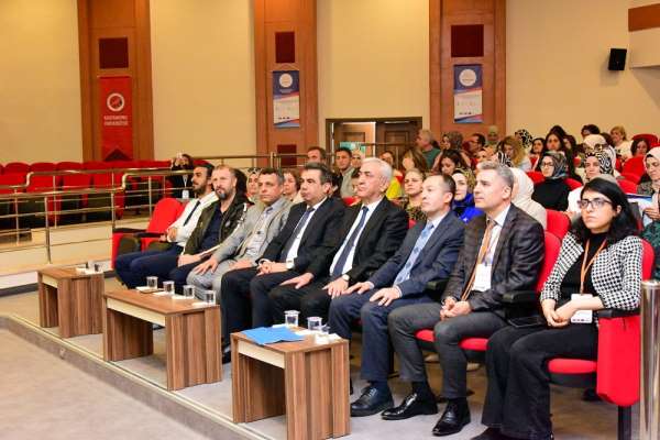Kastamonu Üniversitesi'nde Dijital Yeterlilik Konferansı ve Çalıştayı yapıldı