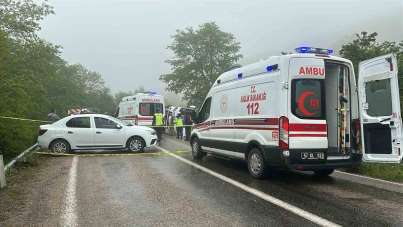 Sinop'ta tur otobüsü devrildi: 2'si ağır 18 yaralı