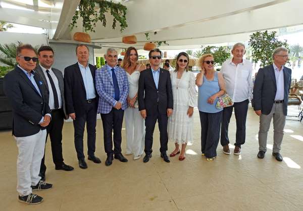 Çeşmeli turizmciler 'yaza merhaba' dedi