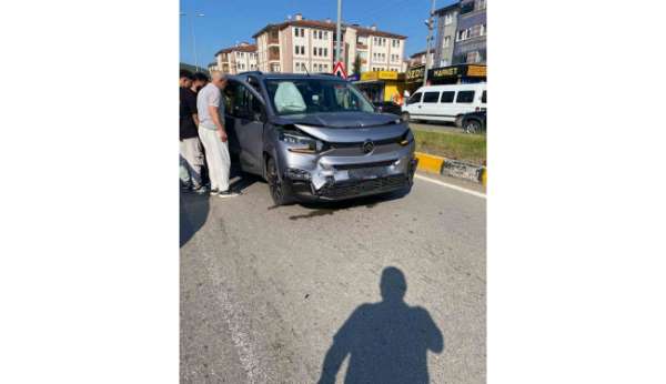 Kavşakta zincirleme kaza : 1 yaralı