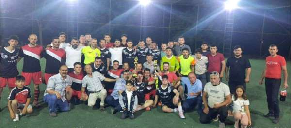 Ramazan Artun anısına düzenlenen turnuvada 'Soluganlar' şampiyon oldu