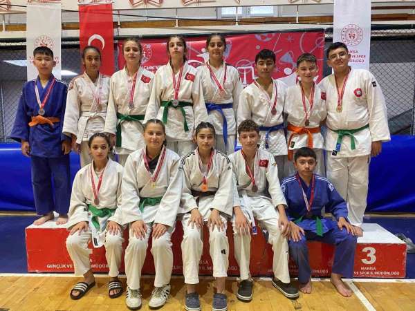 Salihlili judocuların yıldızı, bu kez Manisa'da parladı