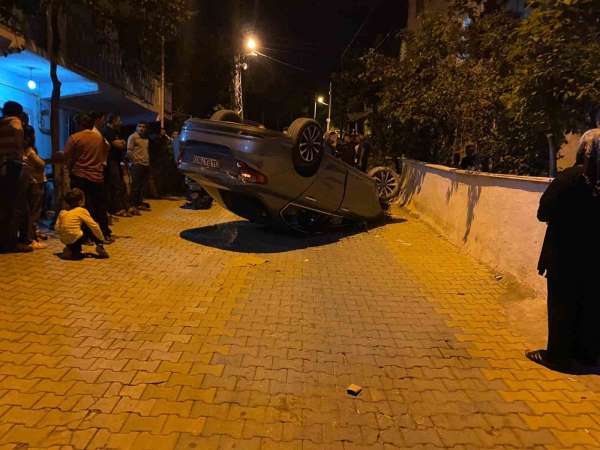 Tokat'ta kontrolden çıkan otomobil evin duvarına çarparak takla attı: 2 yaralı